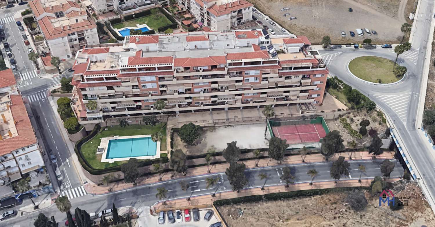 Piso en venta  en recinto privado en Torre del Mar-Málaga.