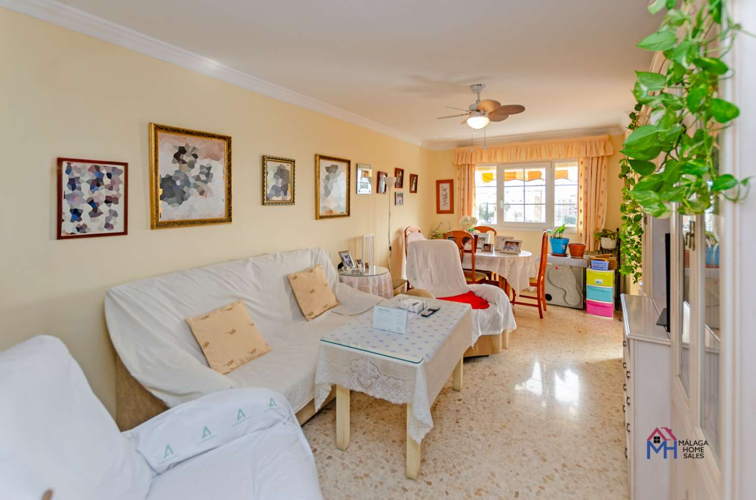 Piso en venta  en recinto privado en Torre del Mar-Málaga.