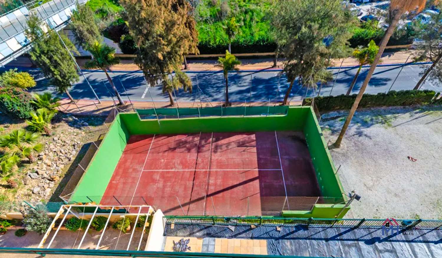 Piso en venta  en recinto privado en Torre del Mar-Málaga.