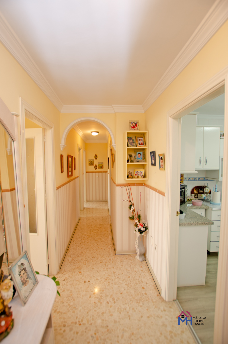 Piso en venta  en recinto privado en Torre del Mar-Málaga.