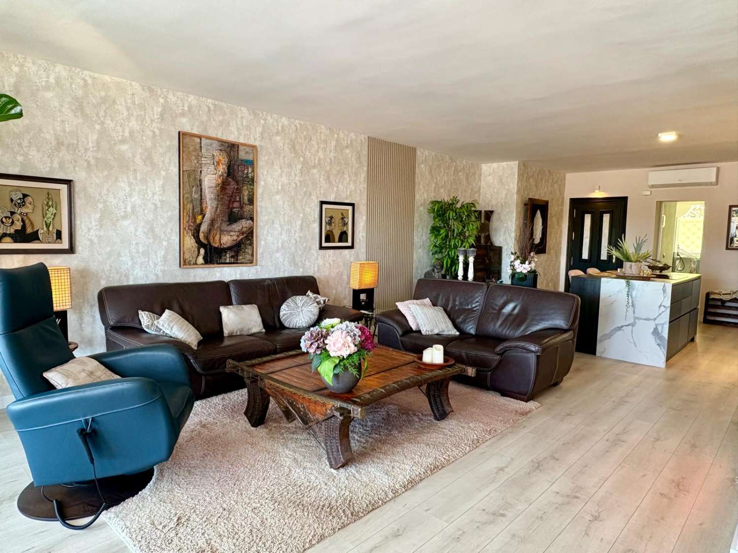 Apartamento de 2 dormitorios totalmente reformado en Los Balcones de la Quinta, Benahavís