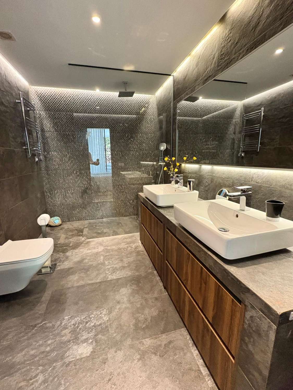 Apartamento de 2 dormitorios totalmente reformado en Los Balcones de la Quinta, Benahavís