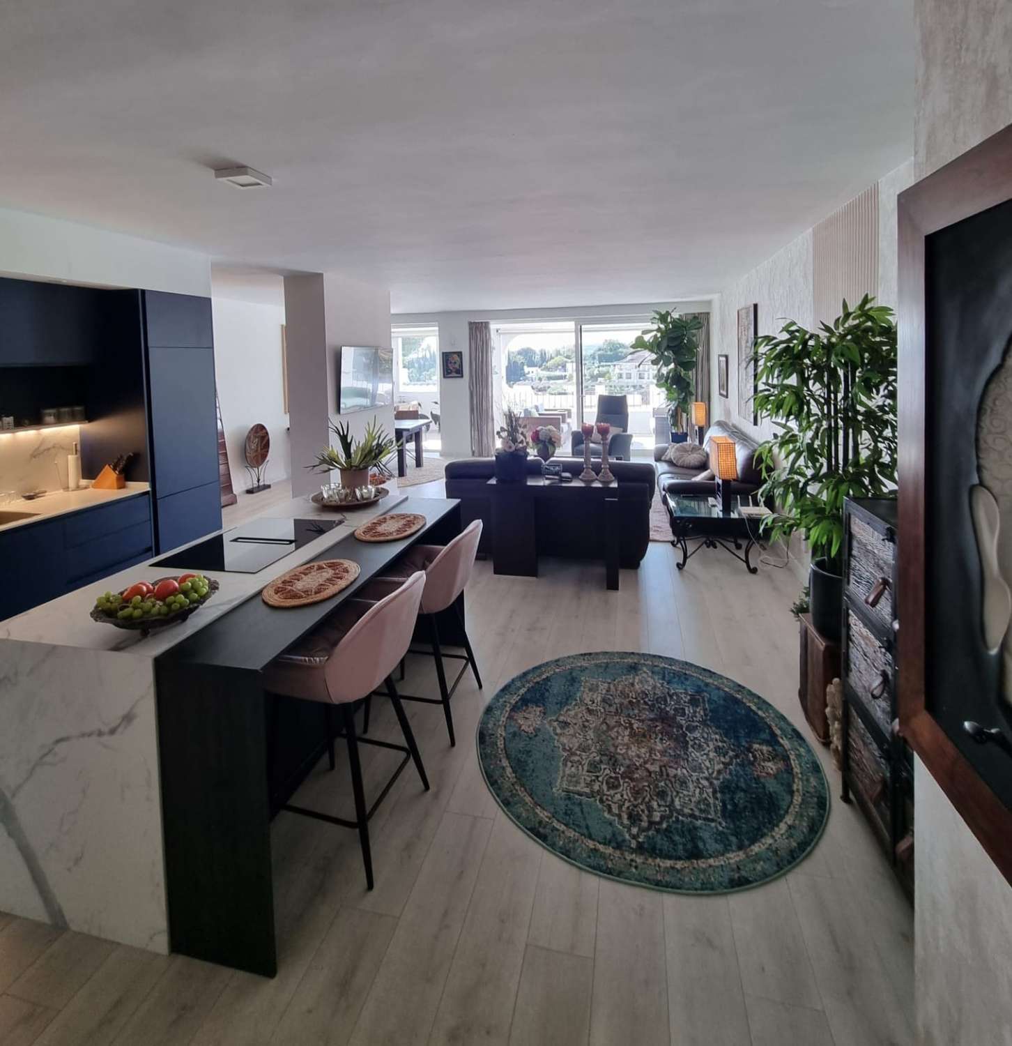 Apartamento de 2 dormitorios totalmente reformado en Los Balcones de la Quinta, Benahavís