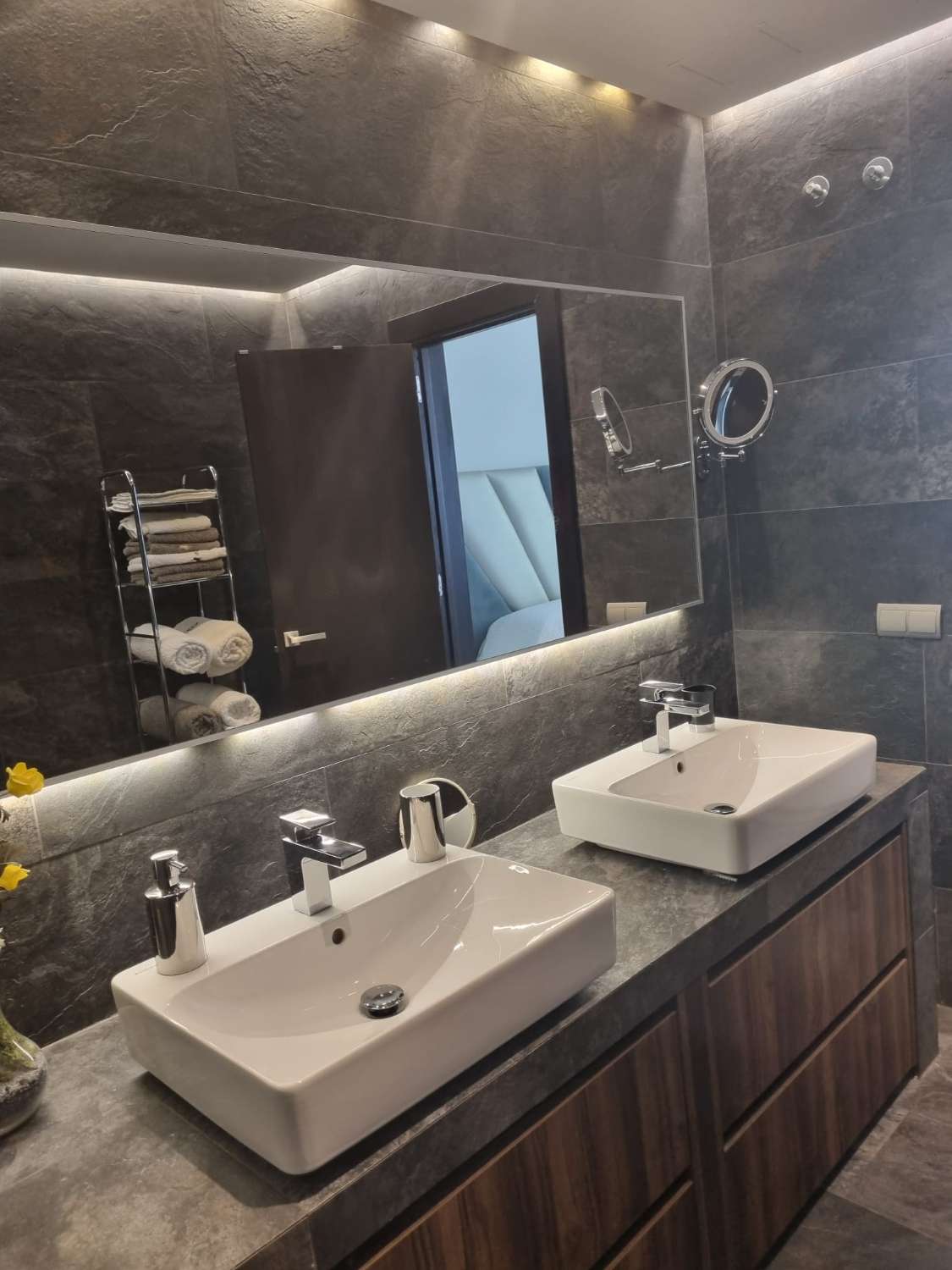 Apartamento de 2 dormitorios totalmente reformado en Los Balcones de la Quinta, Benahavís