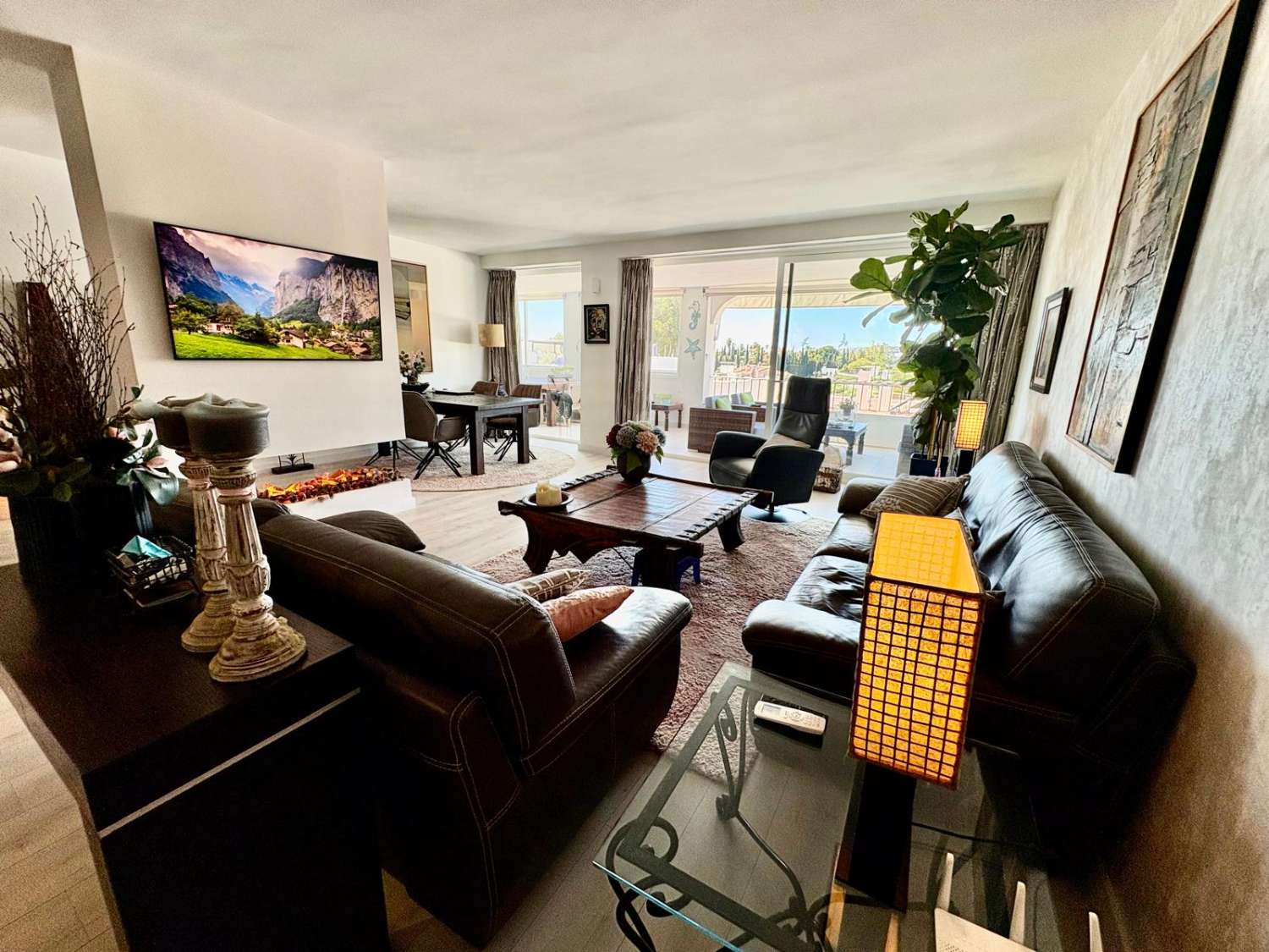 Apartamento de 2 dormitorios totalmente reformado en Los Balcones de la Quinta, Benahavís