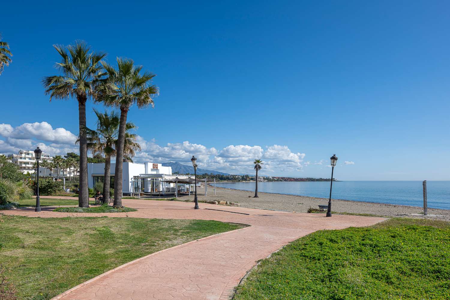 Planta baja en venta en El Velerin-Estepona-Costa del Sol