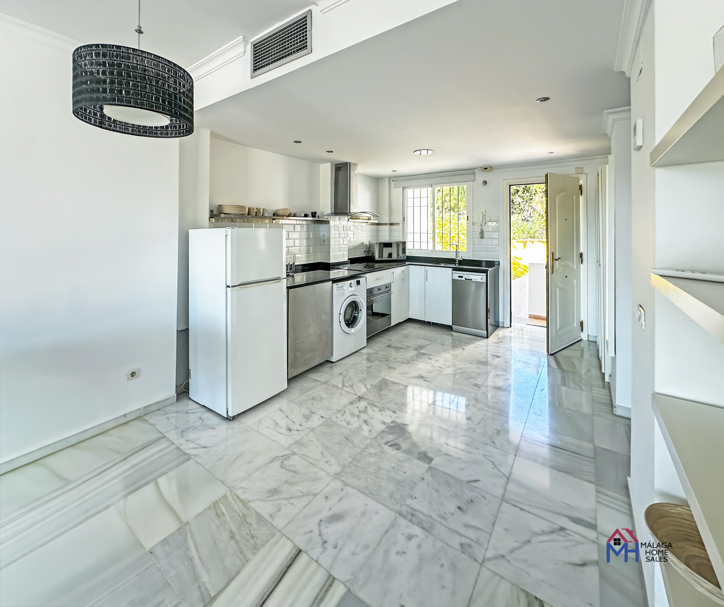 Nueva Andalucía | Señorío de Gonzaga | Vistas de La Concha