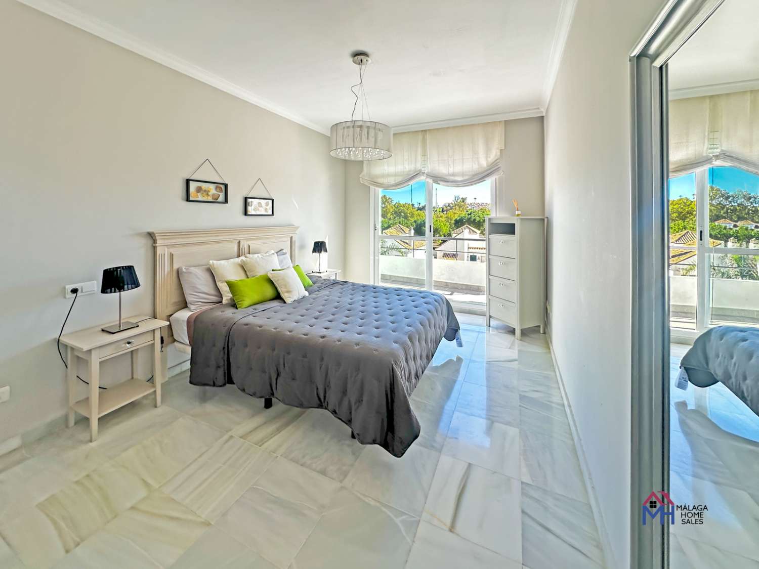 Nueva Andalucía | Señorío de Gonzaga | Vistas de La Concha