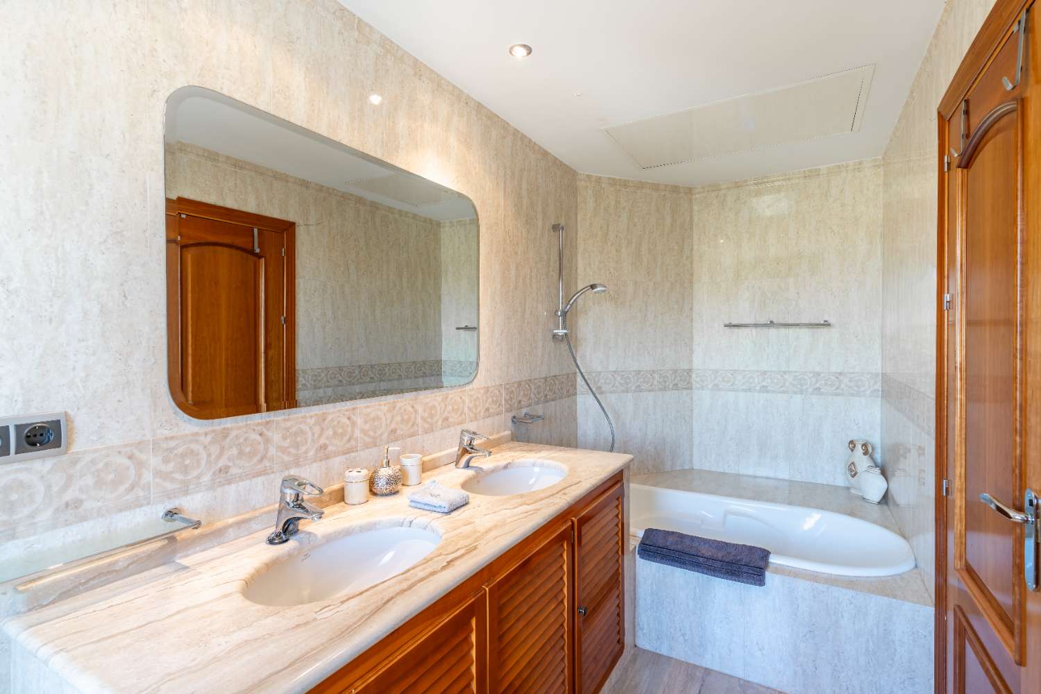 VILLA EN PUERTO ALMENDRO – EL CAPITÁN, BENAHAVÍS