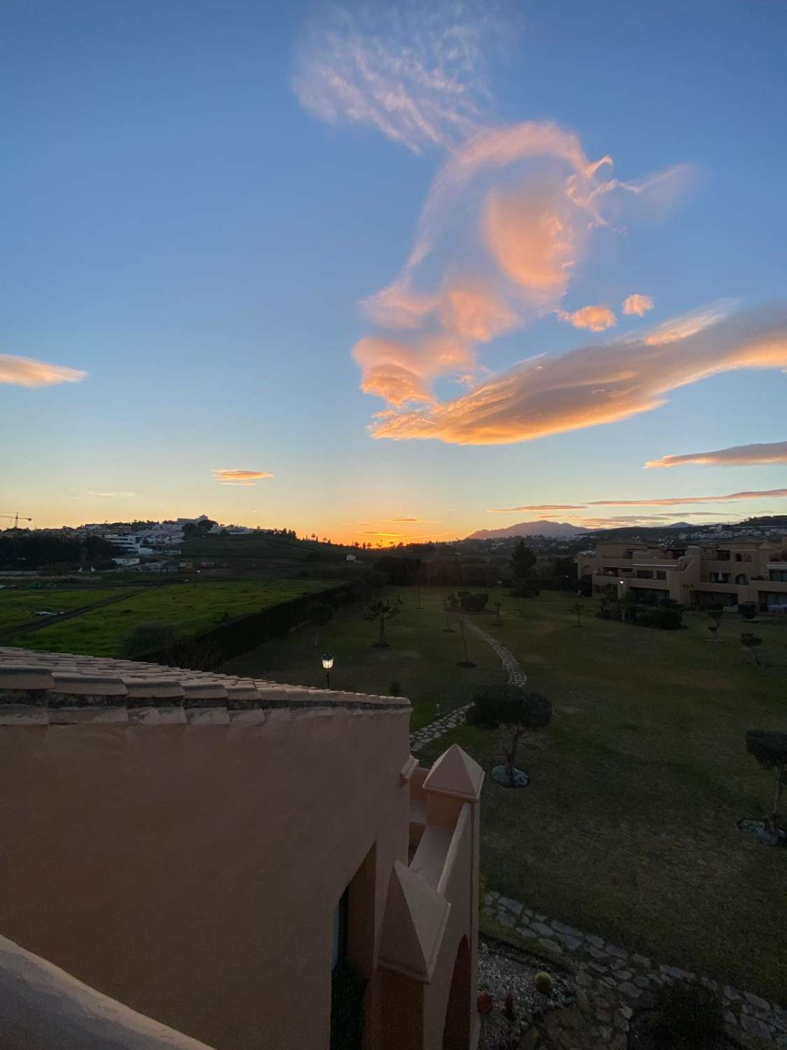 ÁTICO DÚPLEX EN LA URB. LA CARTUJA, ESTEPONA