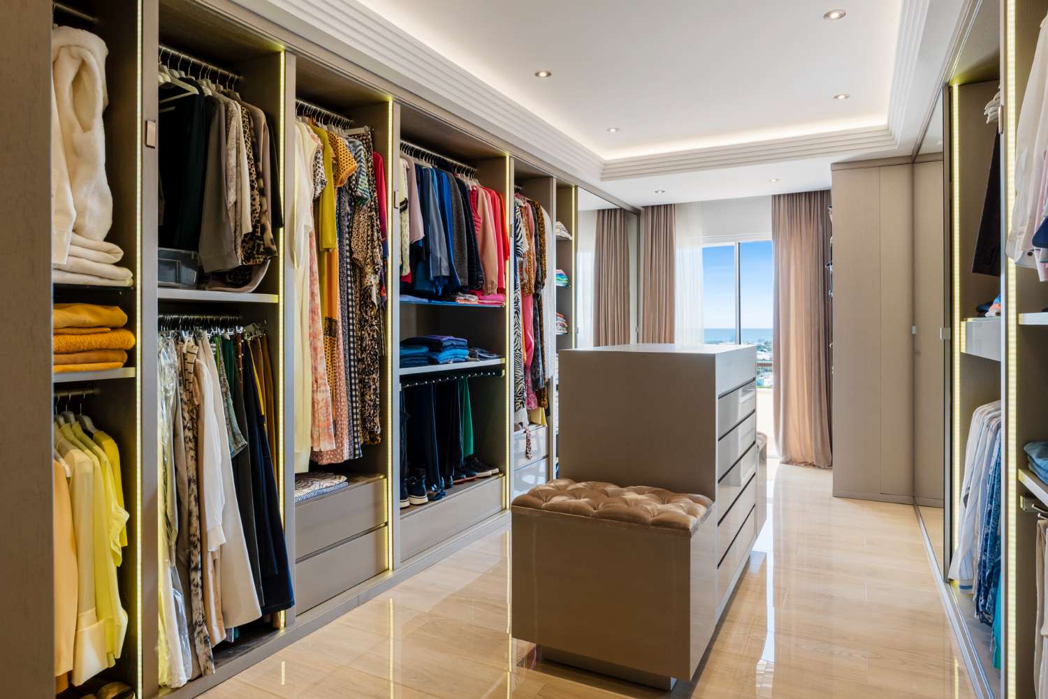 Ático de alta calidad de 4 dormitorios en Altos de los Almendros, Benahavís.