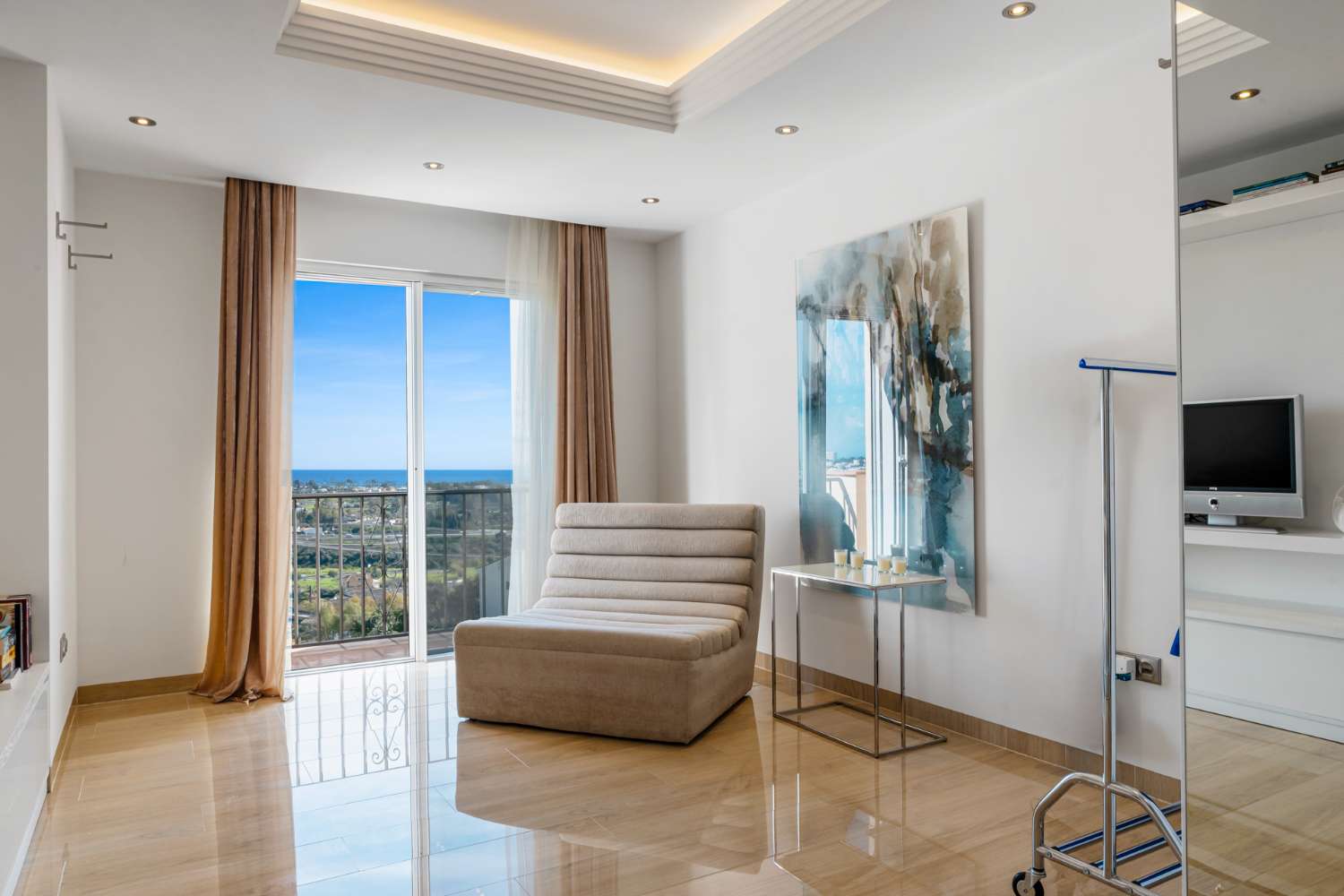 Ático de alta calidad de 4 dormitorios en Altos de los Almendros, Benahavís.