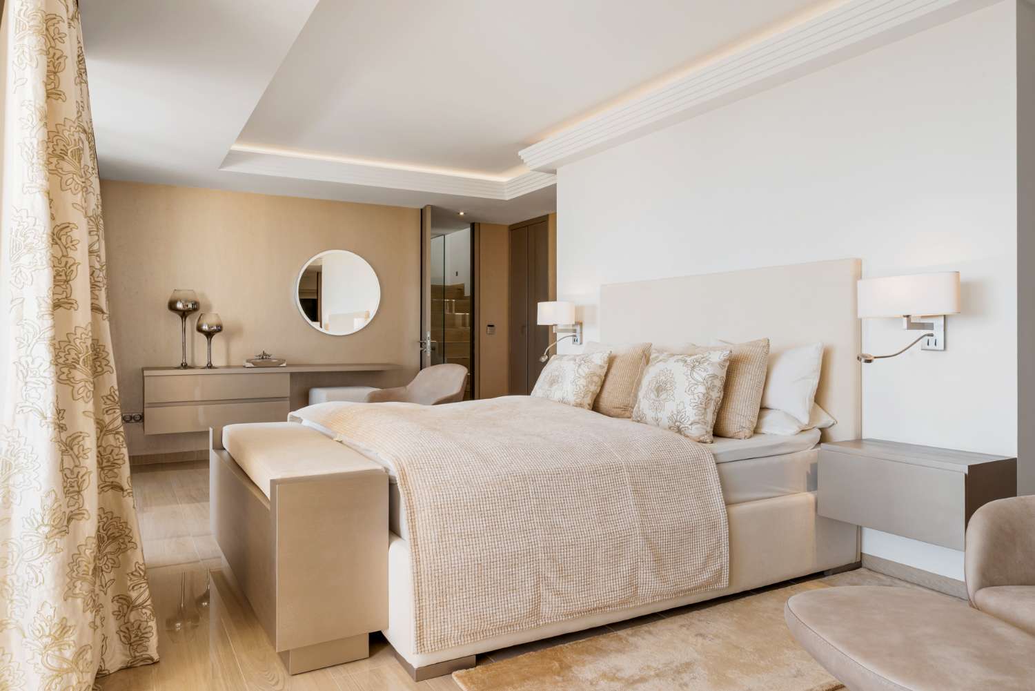 Ático de alta calidad de 4 dormitorios en Altos de los Almendros, Benahavís.