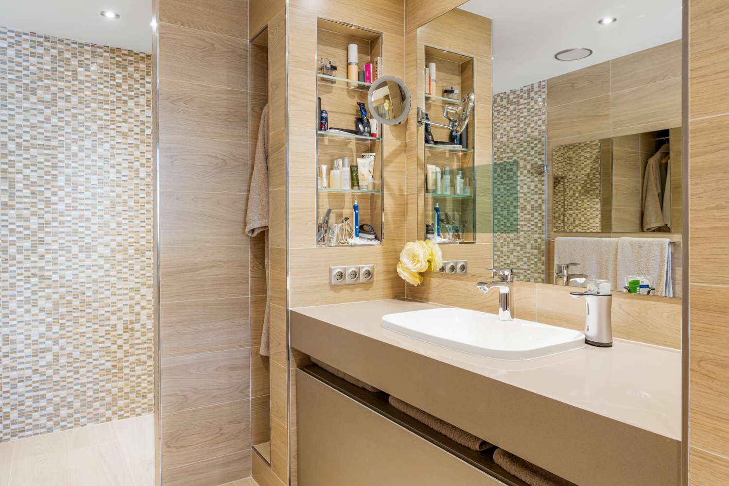 Ático de alta calidad de 4 dormitorios en Altos de los Almendros, Benahavís.