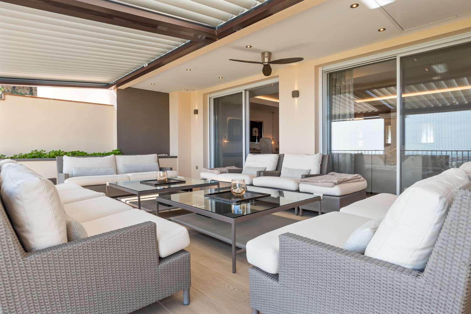 Ático de alta calidad de 4 dormitorios en Altos de los Almendros, Benahavís.