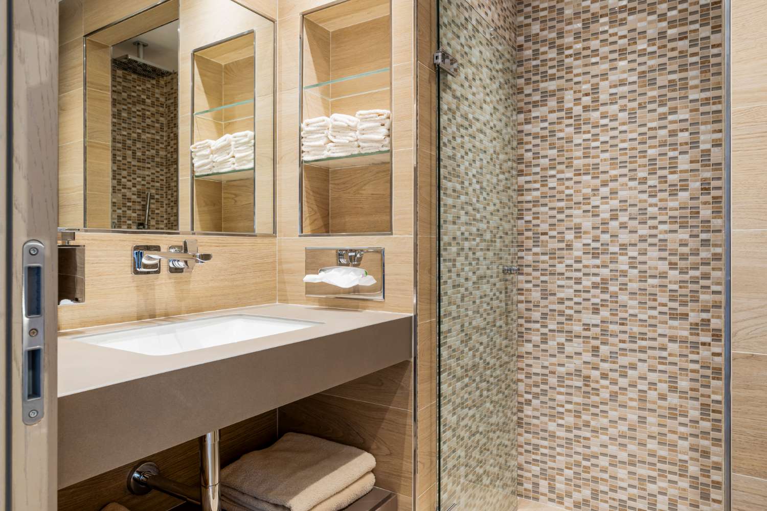 Ático de alta calidad de 4 dormitorios en Altos de los Almendros, Benahavís.