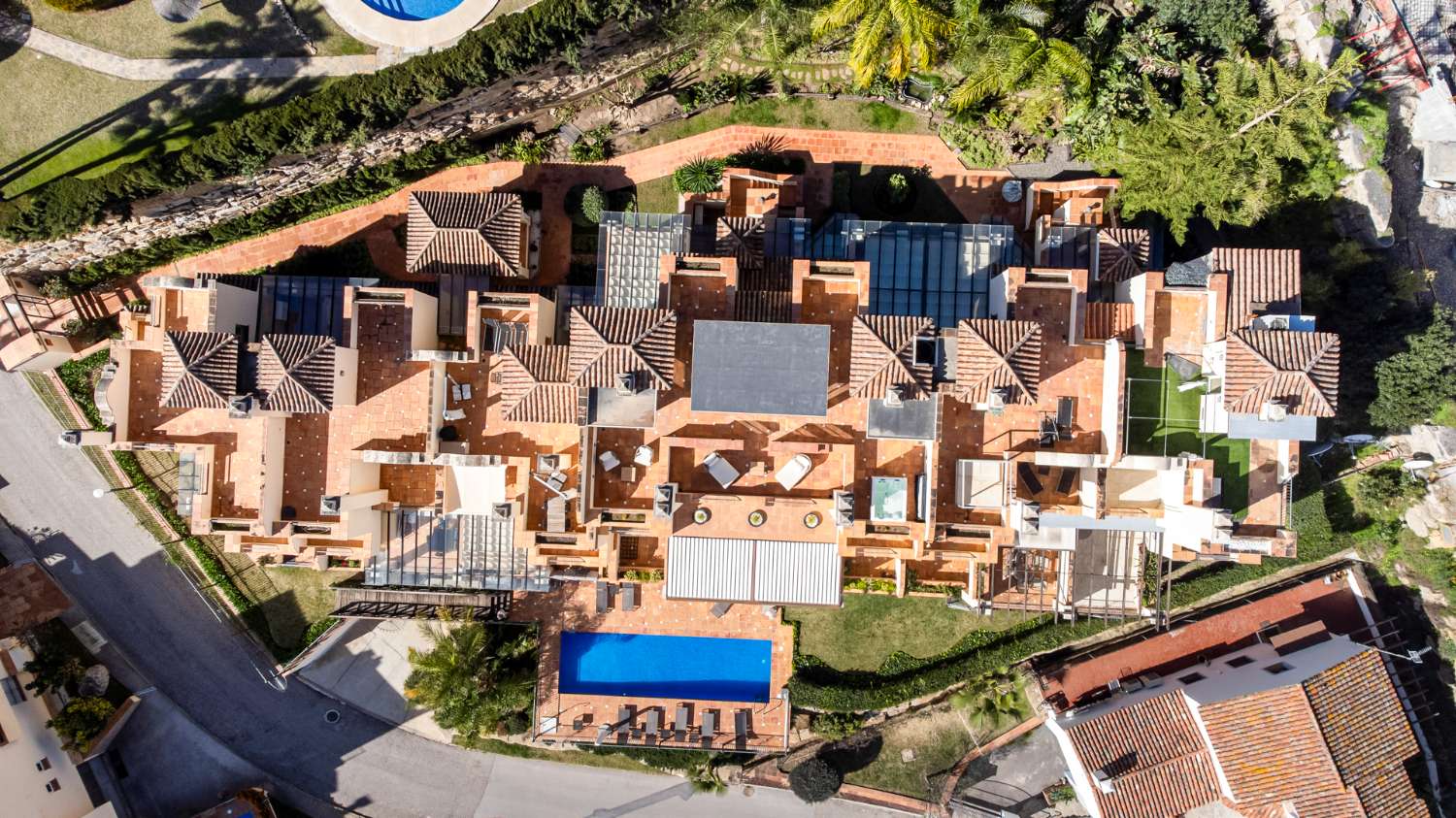 Ático de alta calidad de 4 dormitorios en Altos de los Almendros, Benahavís.