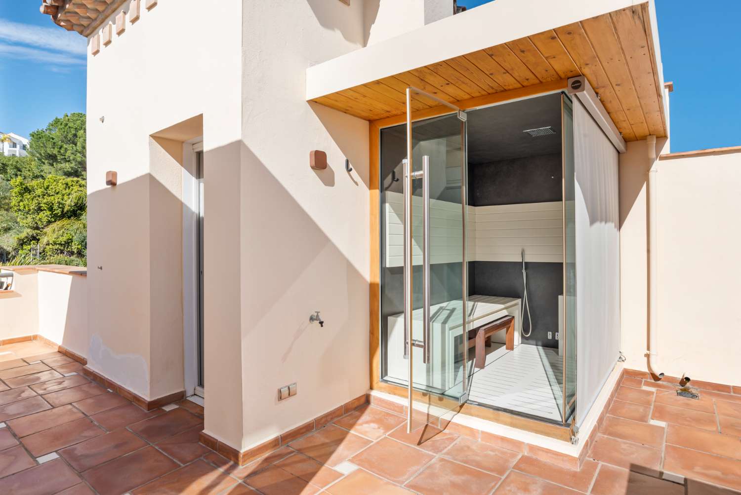 Ático de alta calidad de 4 dormitorios en Altos de los Almendros, Benahavís.