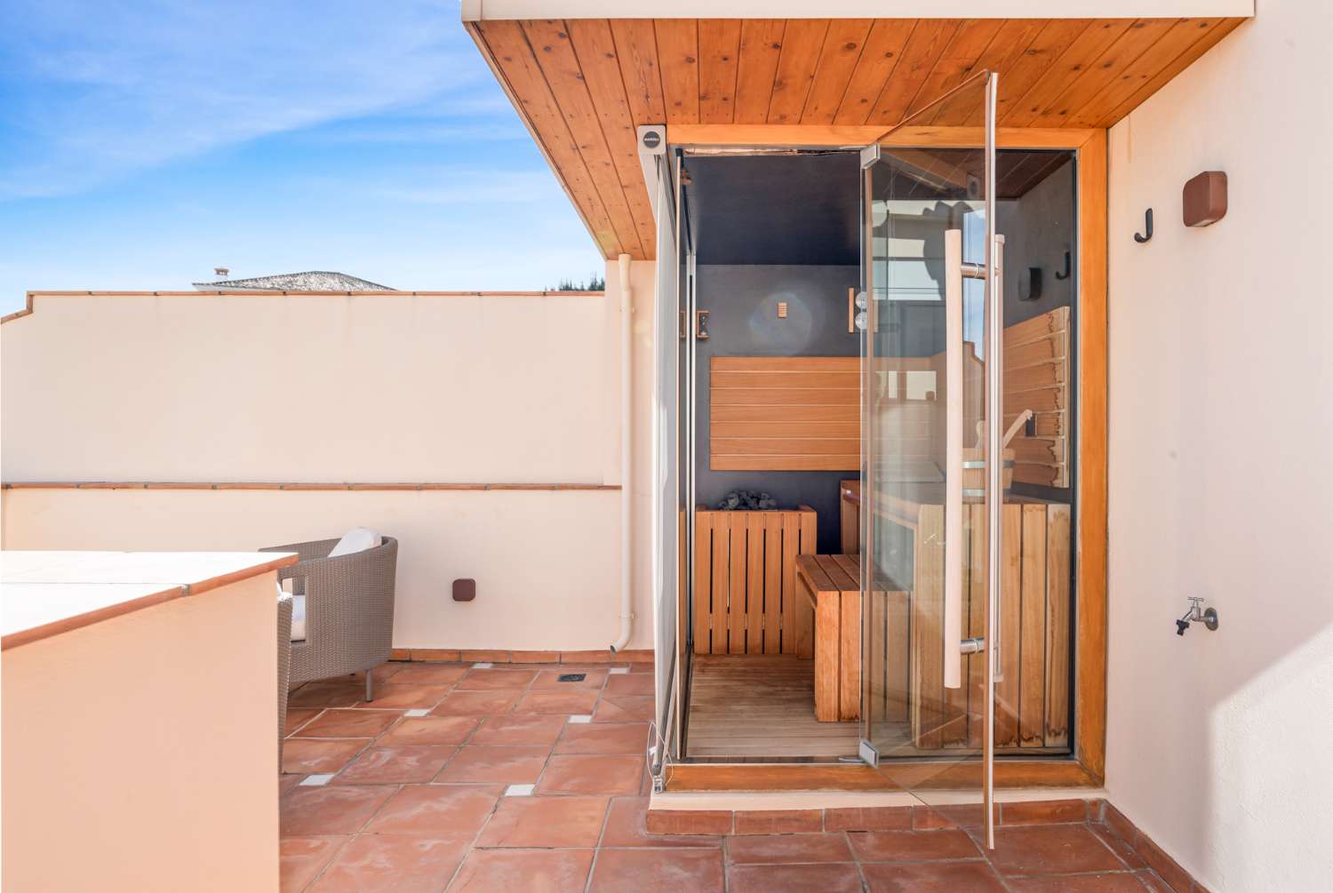 Ático de alta calidad de 4 dormitorios en Altos de los Almendros, Benahavís.