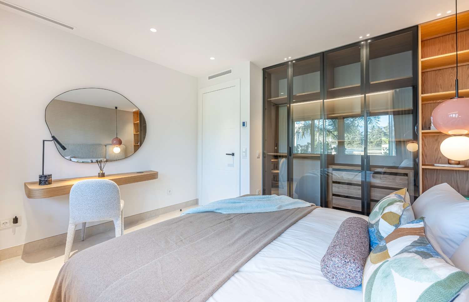 Piso de lujo en venta en Bahía del Velerín-Nueva Milla de Oro-Estepona