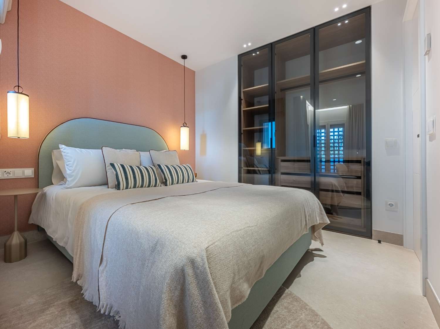 Piso de lujo en venta en Bahía del Velerín-Nueva Milla de Oro-Estepona