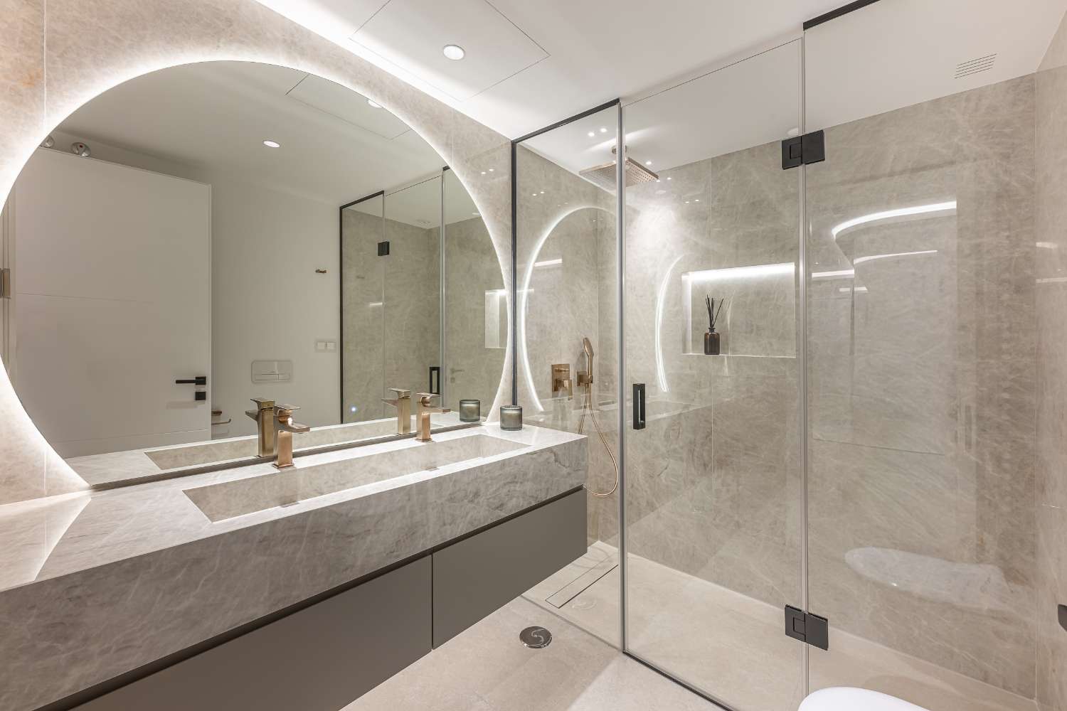 Piso de lujo en venta en Bahía del Velerín-Nueva Milla de Oro-Estepona