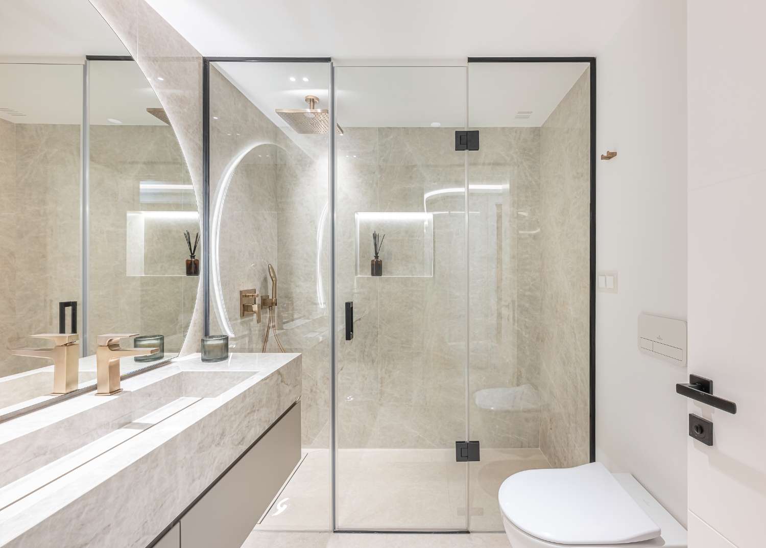 Piso de lujo en venta en Bahía del Velerín-Nueva Milla de Oro-Estepona