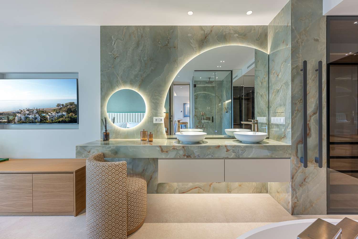 Piso de lujo en venta en Bahía del Velerín-Nueva Milla de Oro-Estepona