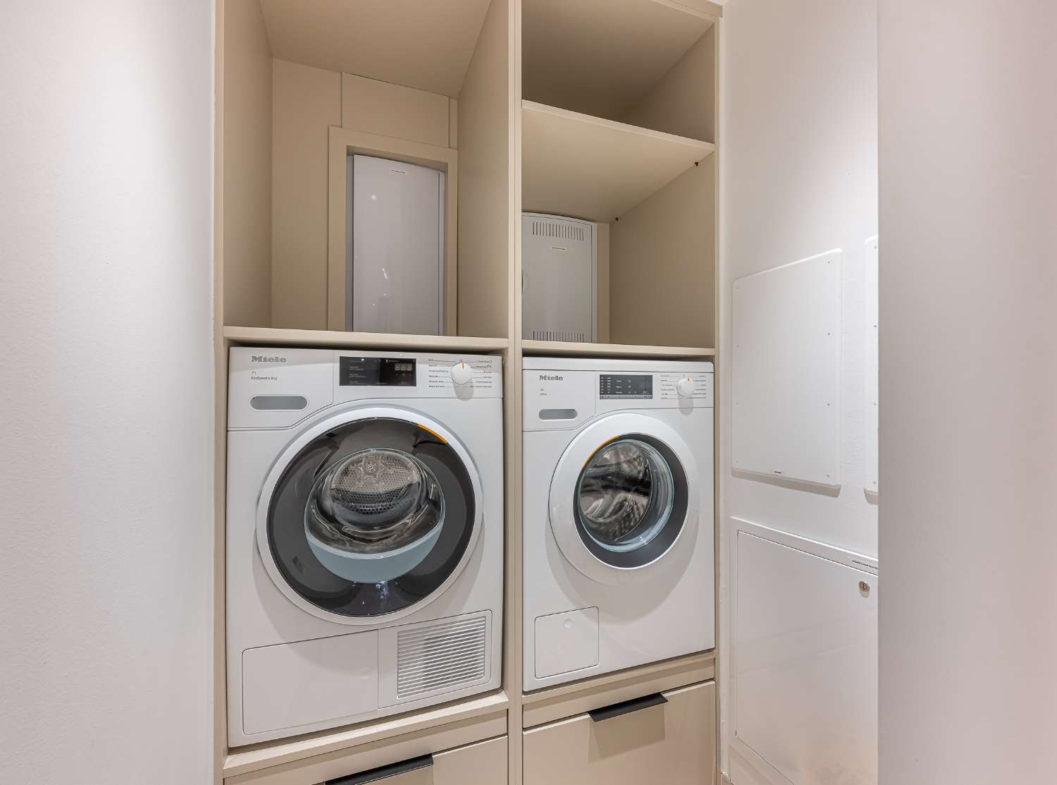 Piso de lujo en venta en Bahía del Velerín-Nueva Milla de Oro-Estepona