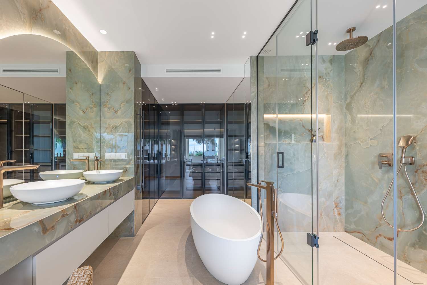 Piso de lujo en venta en Bahía del Velerín-Nueva Milla de Oro-Estepona