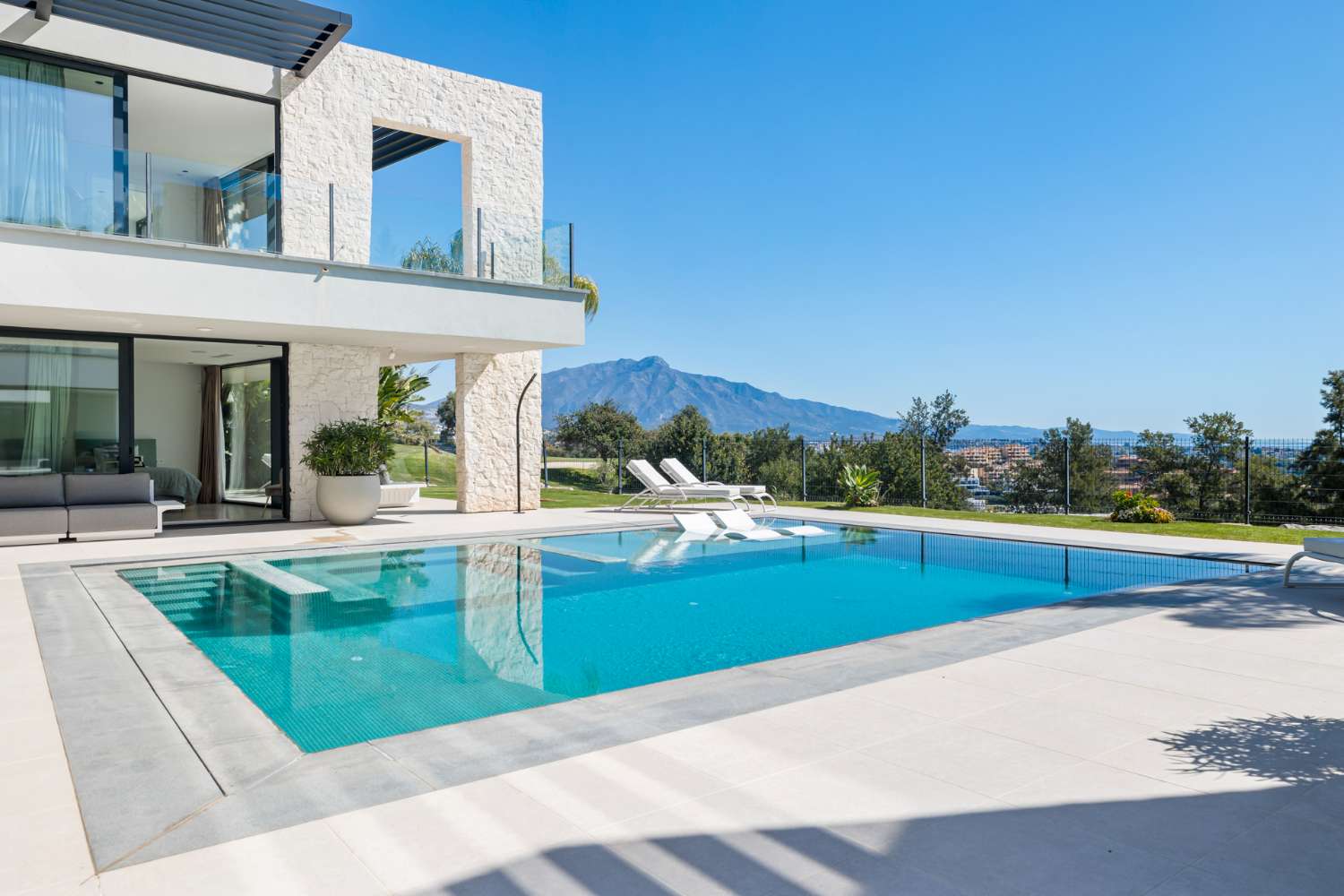 Villa Aqua – Moderne villa in La Alquería, Benahavís