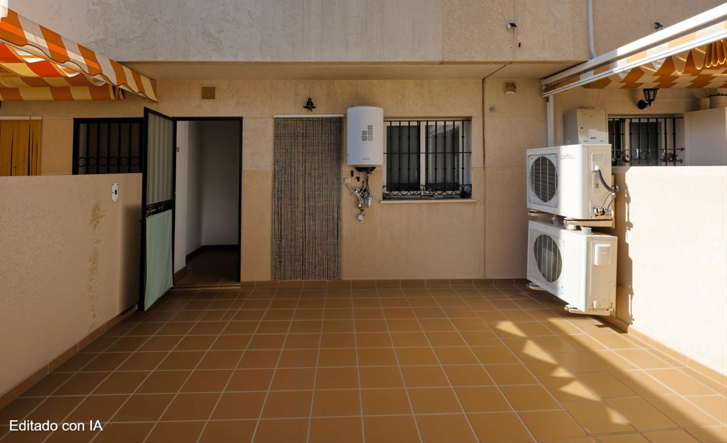 Magnífico chalet adosado con gran terraza, sótano, 2 plazas de garaje y piscinas comunitarias en Alhaurín de la Torre