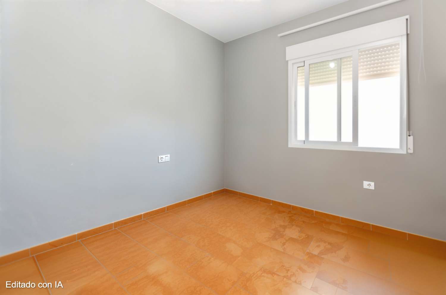 Magnífico chalet adosado con gran terraza, sótano, 2 plazas de garaje y piscinas comunitarias en Alhaurín de la Torre