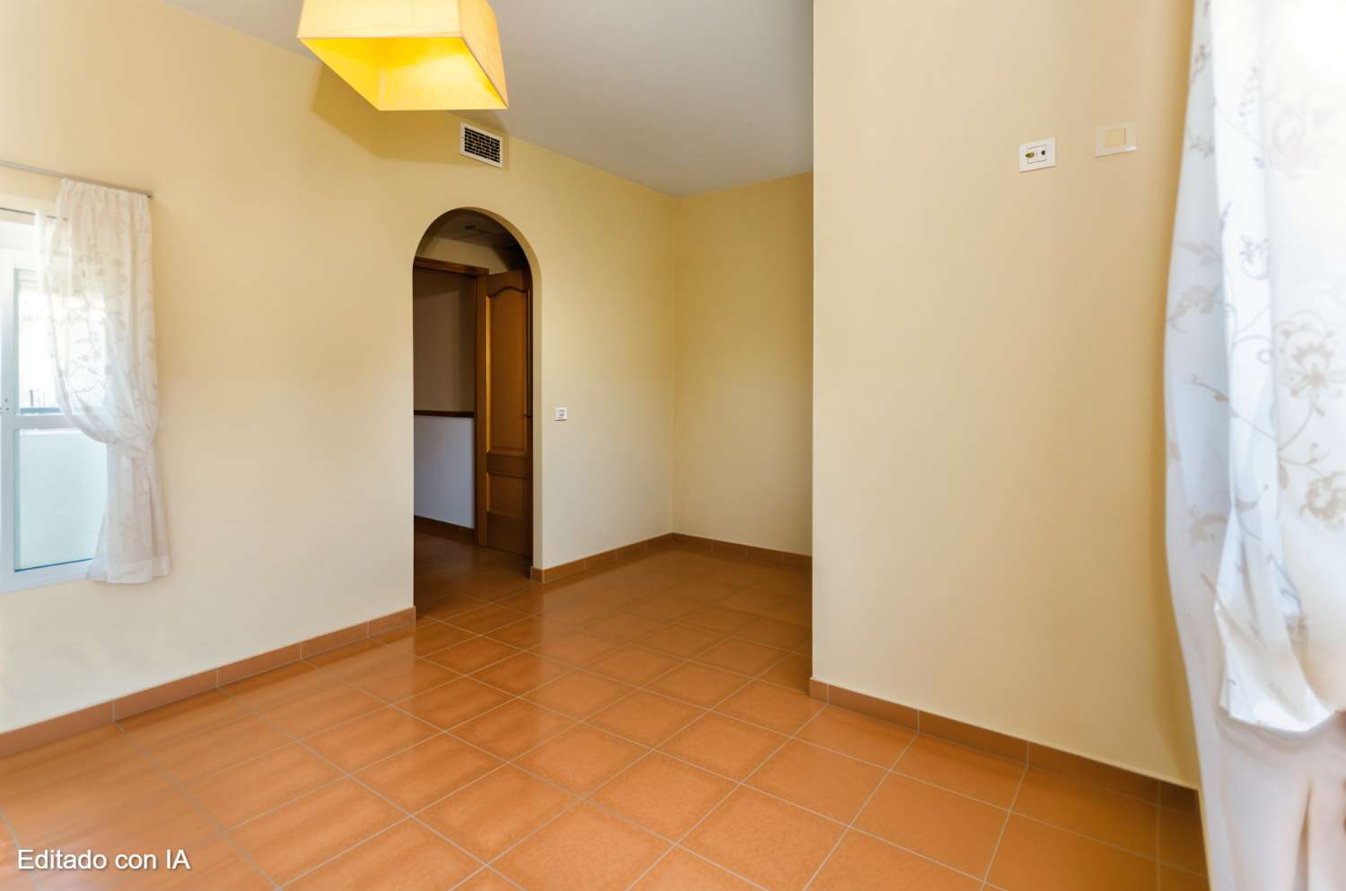 Magnífico chalet adosado con gran terraza, sótano, 2 plazas de garaje y piscinas comunitarias en Alhaurín de la Torre