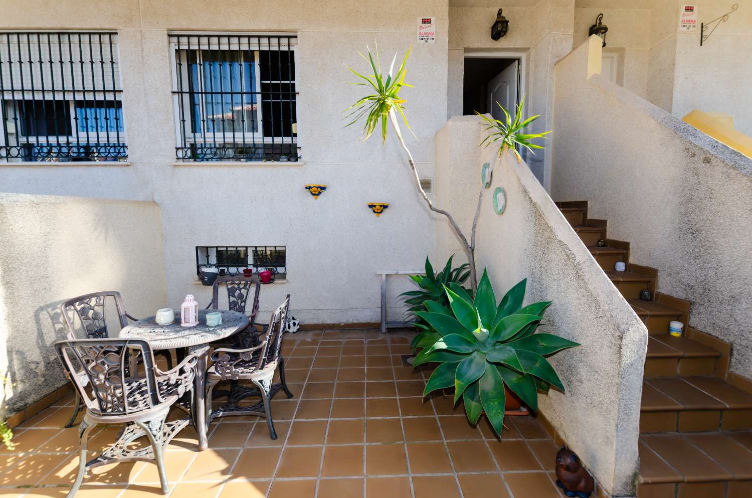 Magnífico chalet adosado con gran terraza, sótano, 2 plazas de garaje y piscinas comunitarias en Alhaurín de la Torre