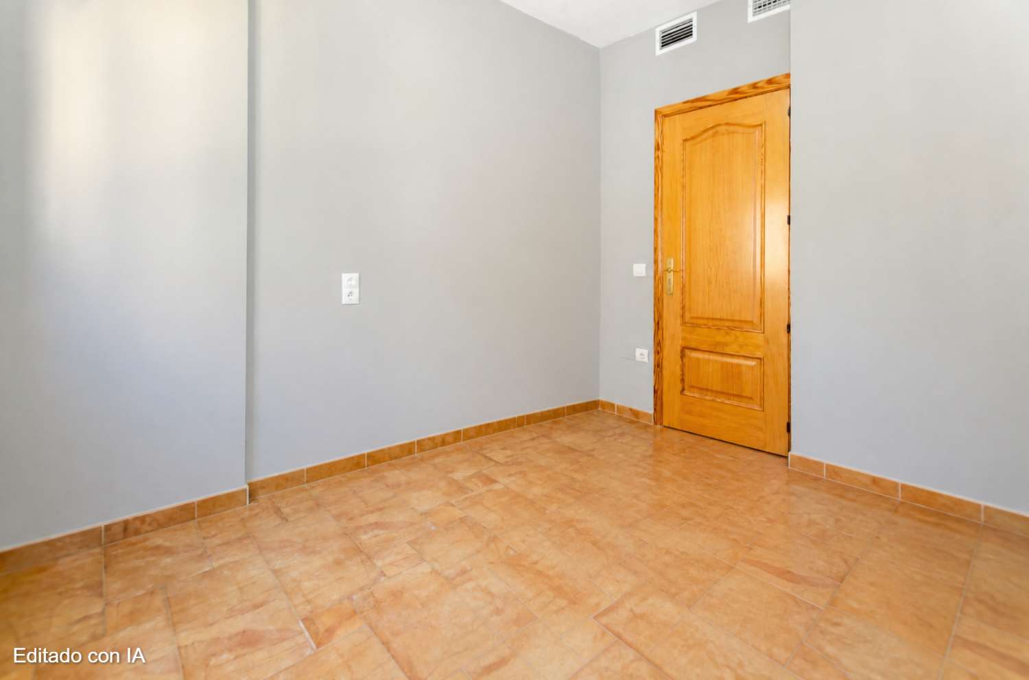 Magnífico chalet adosado con gran terraza, sótano, 2 plazas de garaje y piscinas comunitarias en Alhaurín de la Torre