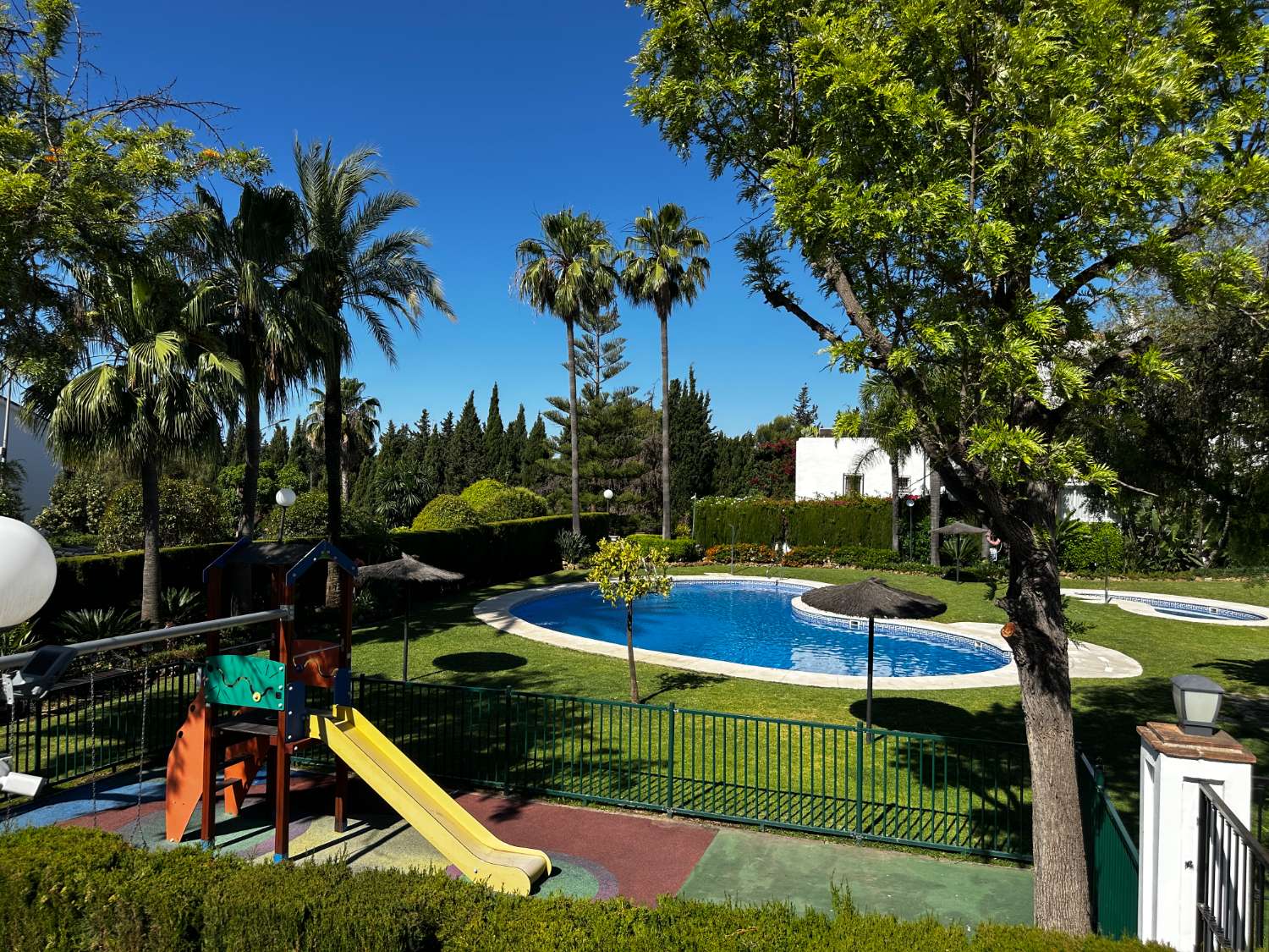 CASA ADOSADA DE 3 HABITACIONES EN NAGÜELES, MARBELLA