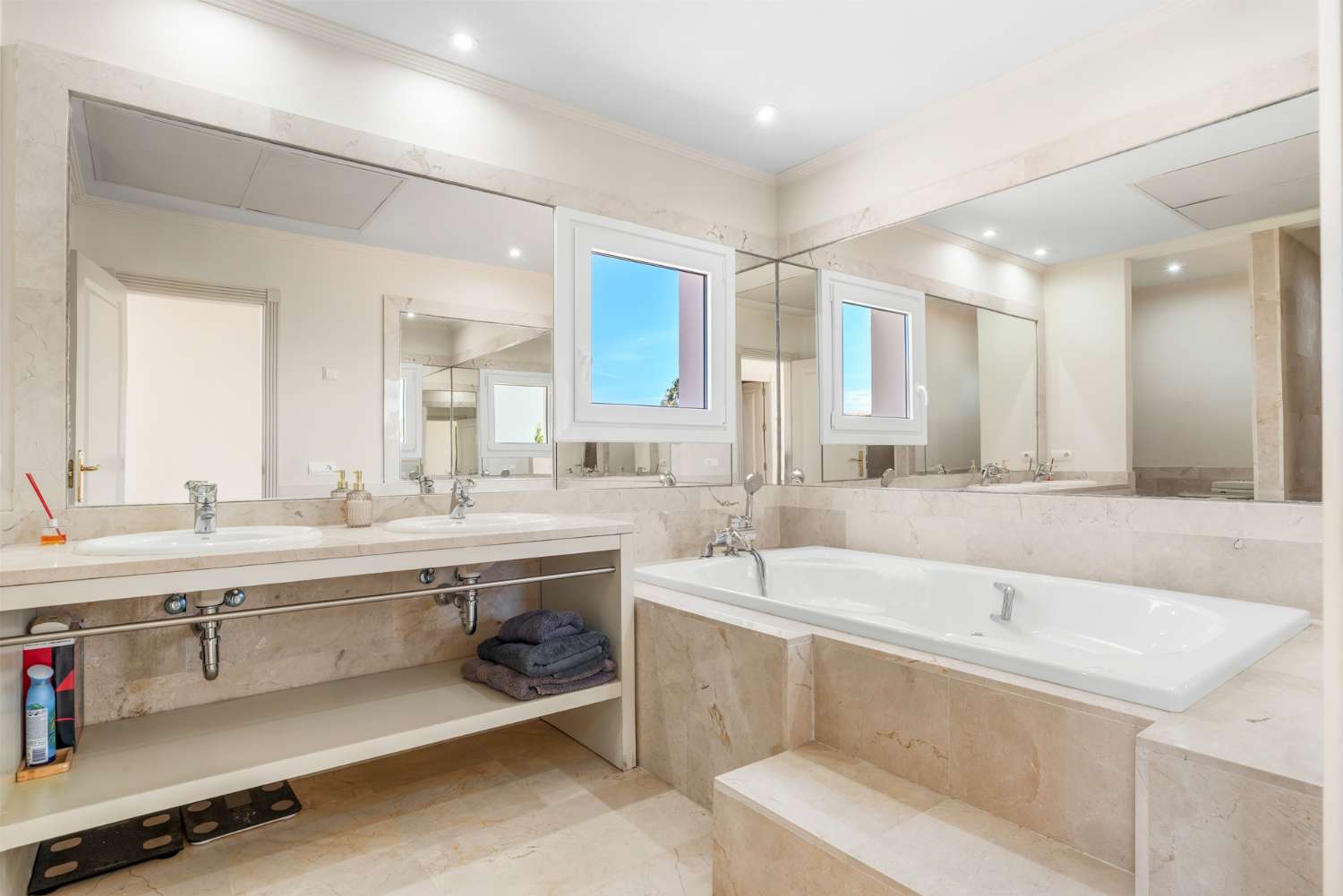 Una hermosa villa de 4 habitaciones en La Paloma, entre Sotogrande y La Duquesa.