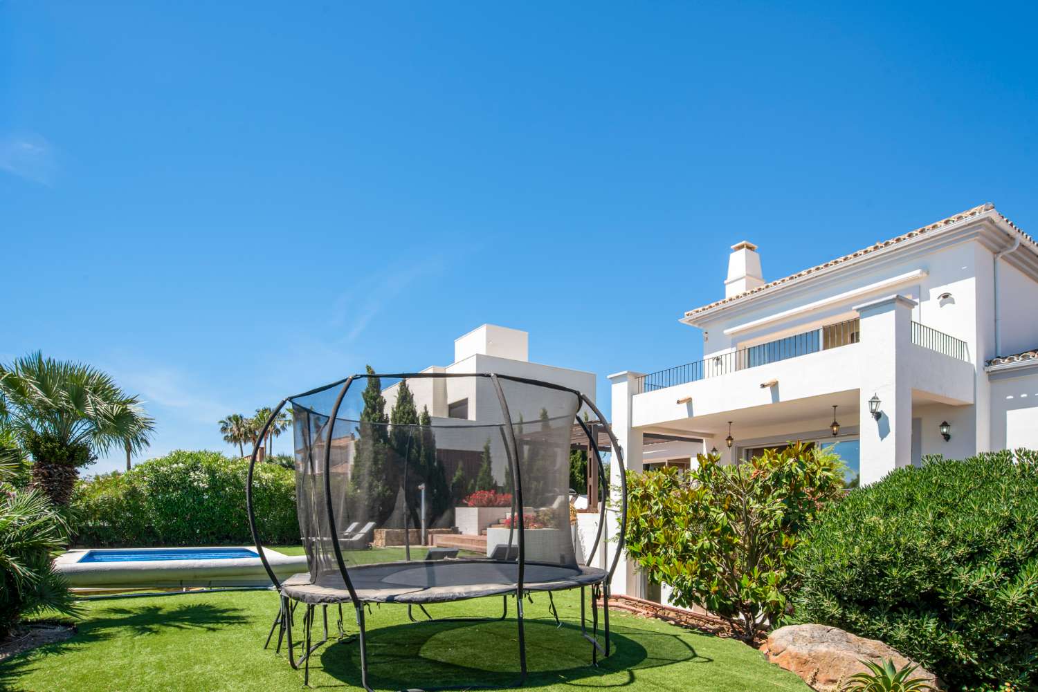 Una hermosa villa de 4 habitaciones en La Paloma, entre Sotogrande y La Duquesa.