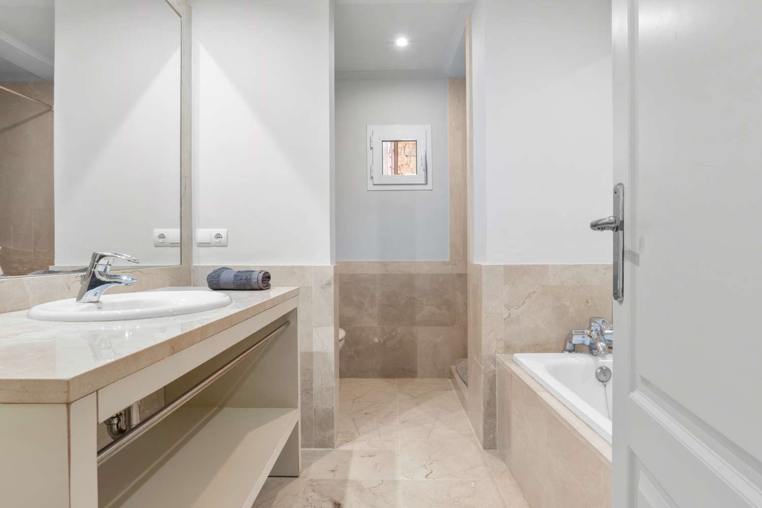 Una hermosa villa de 4 habitaciones en La Paloma, entre Sotogrande y La Duquesa.