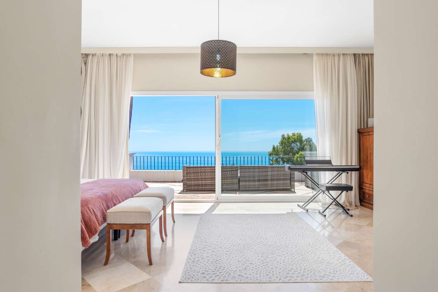 Una hermosa villa de 4 habitaciones en La Paloma, entre Sotogrande y La Duquesa.
