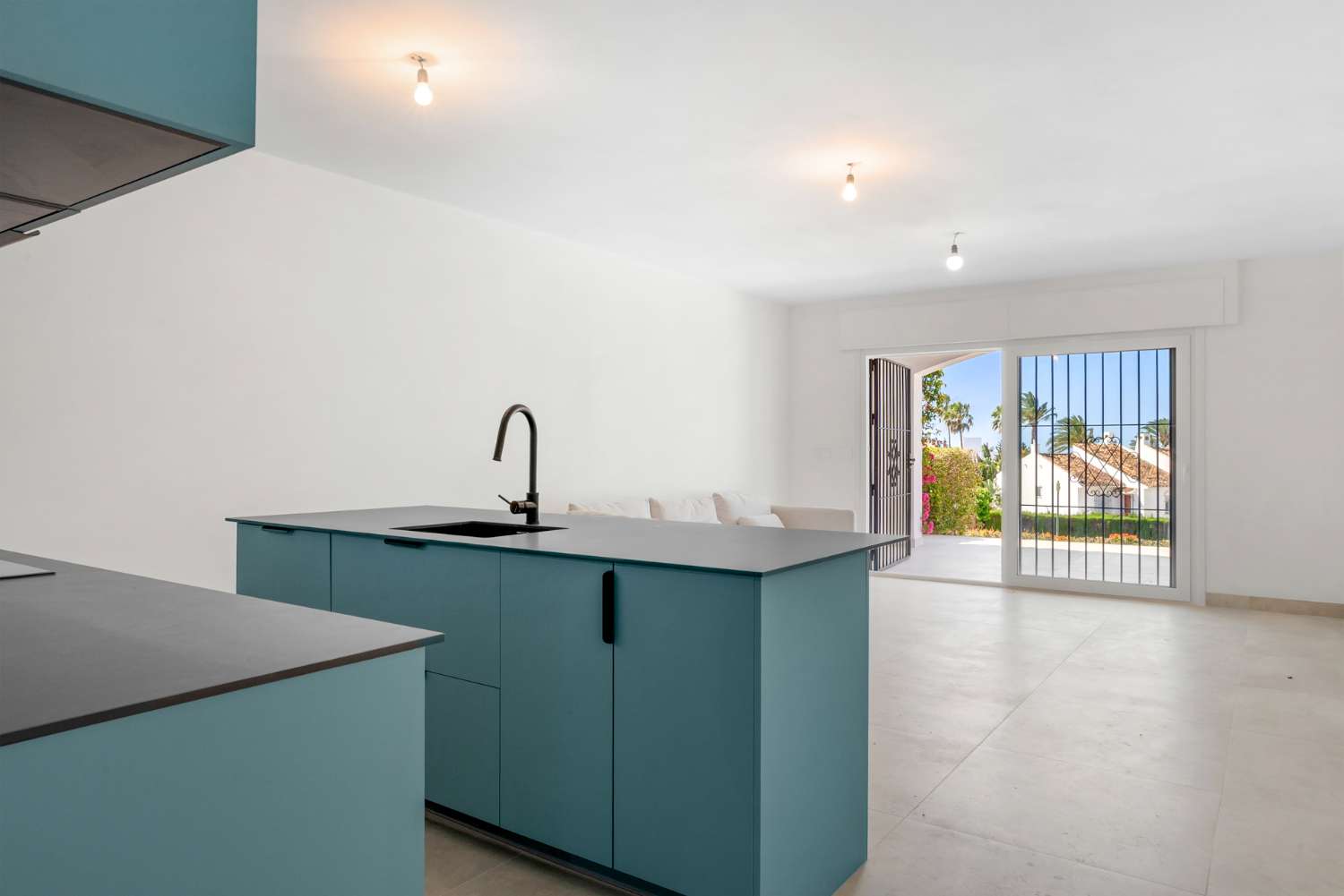 Apartamento en venta en Nueva Andalucía (Marbella)