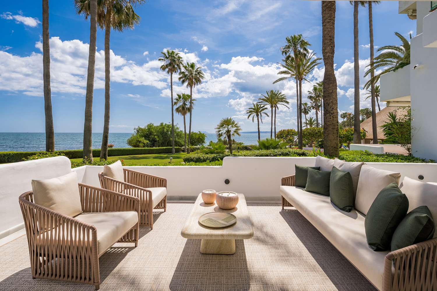 URB. PLAYA DE LA ALCAZABA ESTEPONA MILLA DE ORO