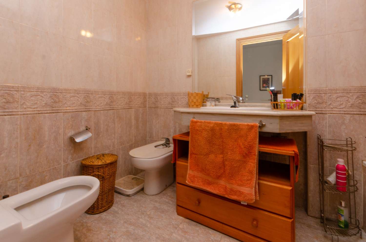 Exclusivo apartamento dúplex con terraza y garaje a solo 400 metros de la playa de La Carihuela, Torremolinos.