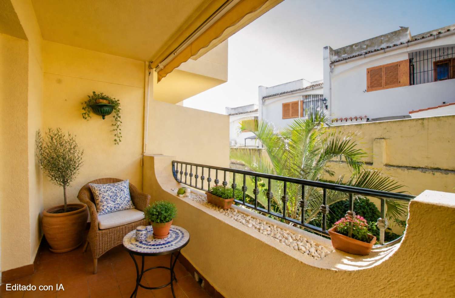 Ekskluzywny apartament typu duplex z tarasem i garażem, zaledwie 400 metrów od plaży La Carihuela, Torremolinos.