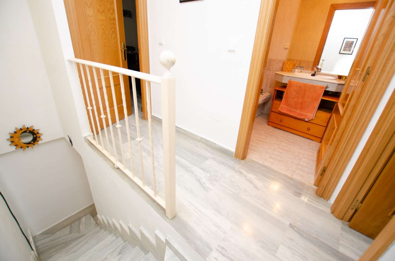 Exclusivo apartamento dúplex con terraza y garaje a solo 400 metros de la playa de La Carihuela, Torremolinos.