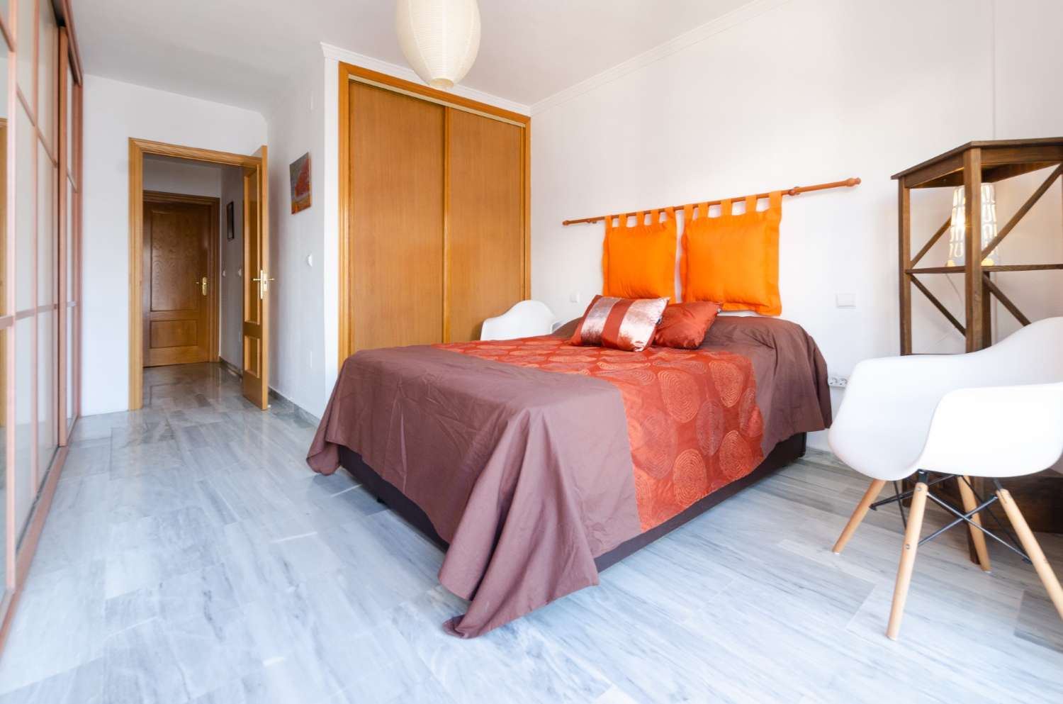 Exclusivo apartamento dúplex con terraza y garaje a solo 400 metros de la playa de La Carihuela, Torremolinos.