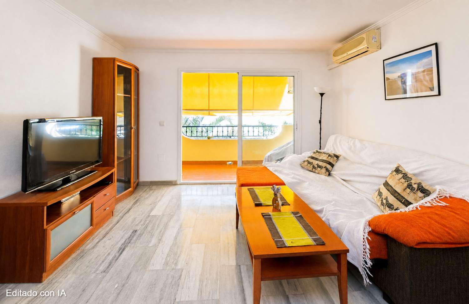 Exclusivo apartamento dúplex con terraza y garaje a solo 400 metros de la playa de La Carihuela, Torremolinos.