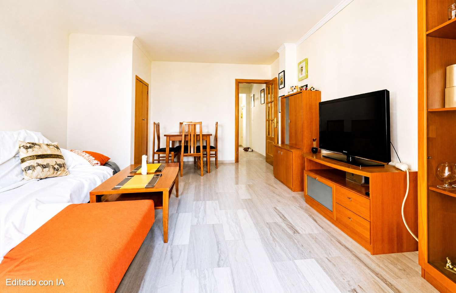Exclusivo apartamento dúplex con terraza y garaje a solo 400 metros de la playa de La Carihuela, Torremolinos.