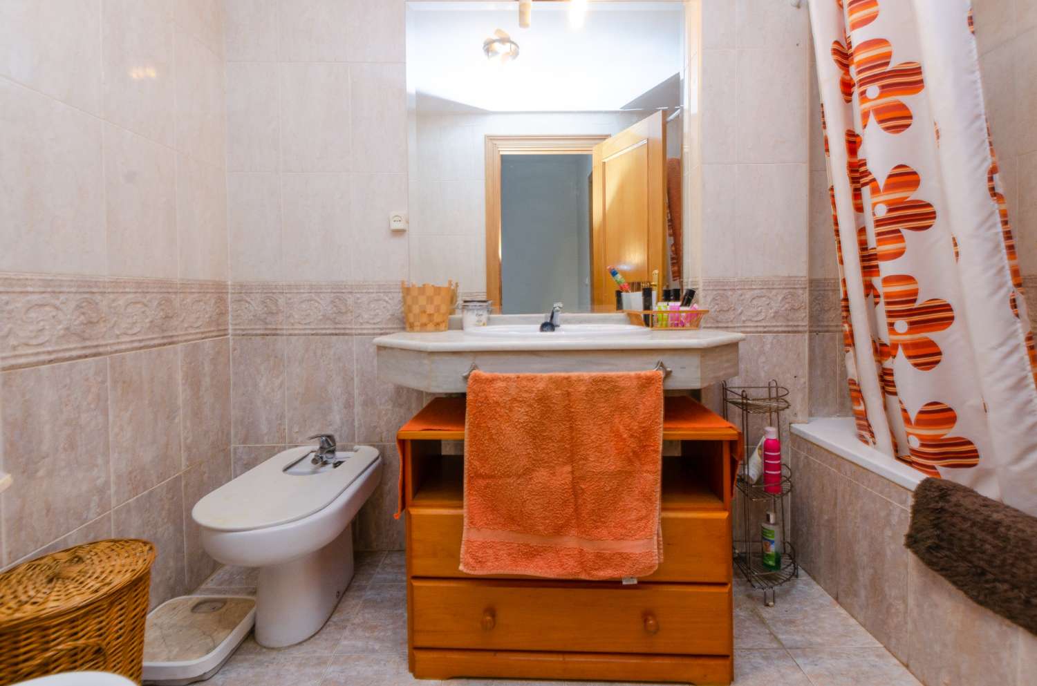 Exclusivo apartamento dúplex con terraza y garaje a solo 400 metros de la playa de La Carihuela, Torremolinos.